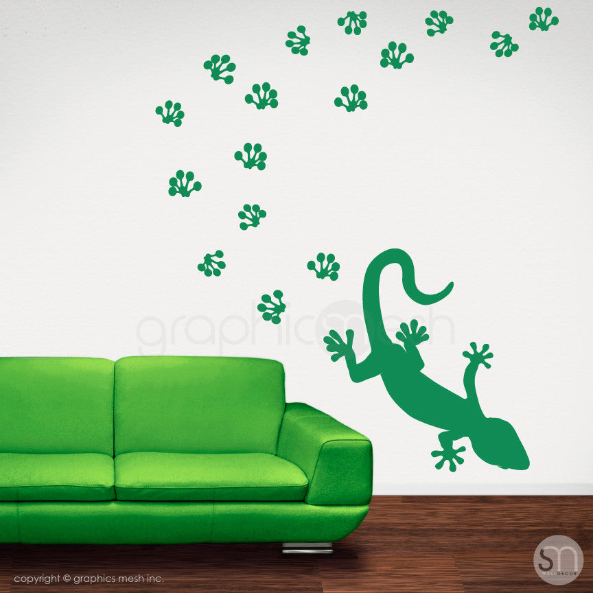 GECKO WITH PAW PRINTS - wall decals green
